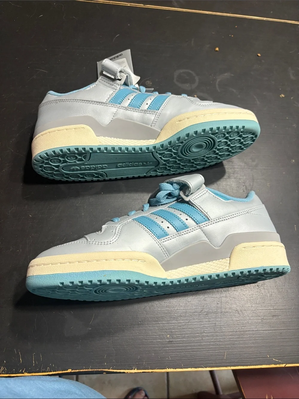 adidas forum 84 Light Blue & silver  Low-Top Sneakers with Strap